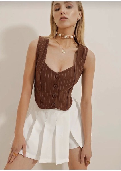 Çizgili Krep Kumaş Kalp Yaka Düğmeli Crop Yelek Kahve fiyatları