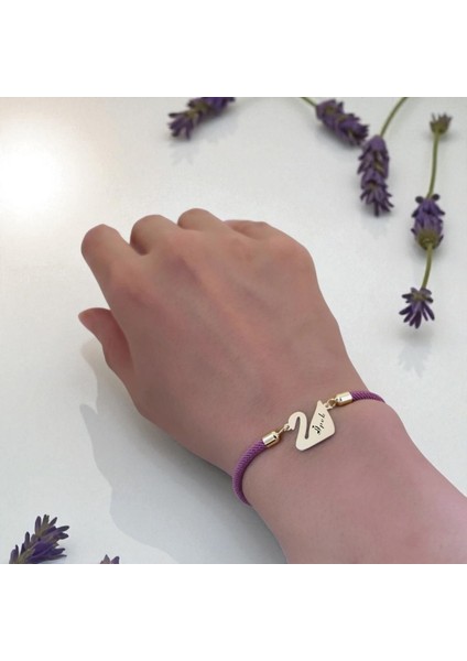 Altın Plakalı 14 Ayar Ipek Ismine Özel Kuğu Kuşu Figürlü Mor Ipek Örgülü Hediye BILEKLIK-605ISIM
