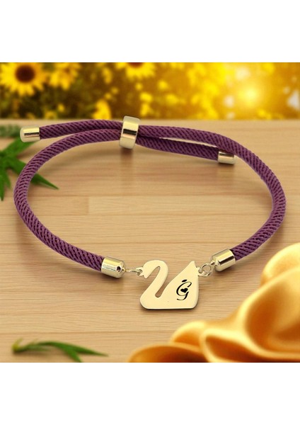 Altın Plakalı 14 Ayar Ğ Harfine Özel Mor Ipek Örgülü Kuğu Kuşu Figürlü Hediye BILEKLIK-605HARF fiyatları