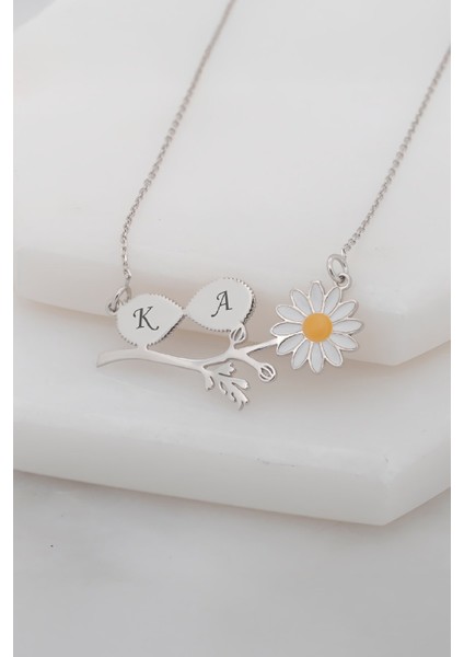 Rodyumlu Çift Harfli Papatya Gümüş Bayan Kolye
