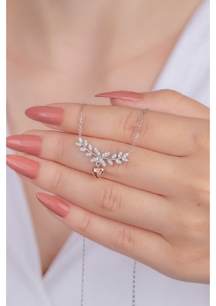 Rose Renk Çiçek Motifli Kalp Harfli Gümüş Bayan Kolye fiyatları