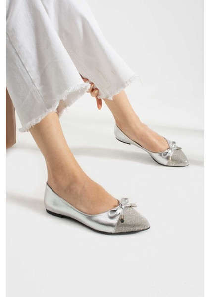 Fiyonklu Kauçuk Taban Babet 331-1453 Kadın Babet