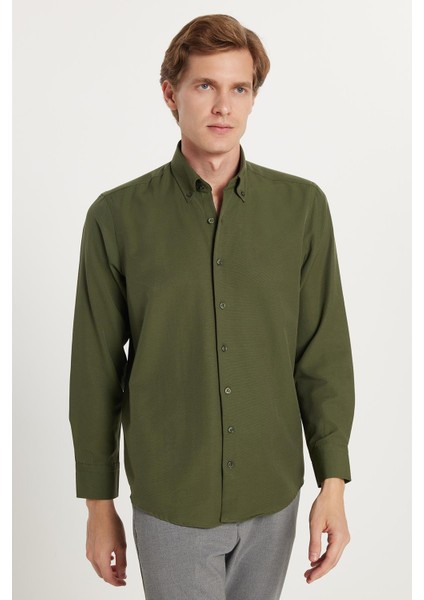Regular Fit Düğmeli Yaka Pamuklu Kolay Ütü Oxford Düz Erkek Haki Gömlek fırsatları