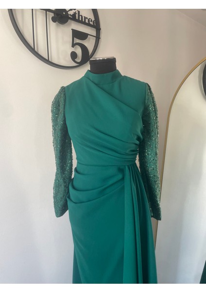 Krep Kolları Işleme Detaylı Abiye Elbise Zümrüt fiyatları