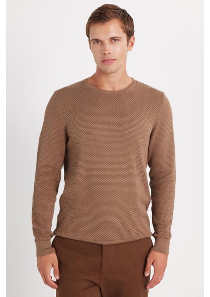 Erkek Standart Fit Normal Kesim Bisiklet Yaka Petek Desenli Koyu Vizon Triko Kazak