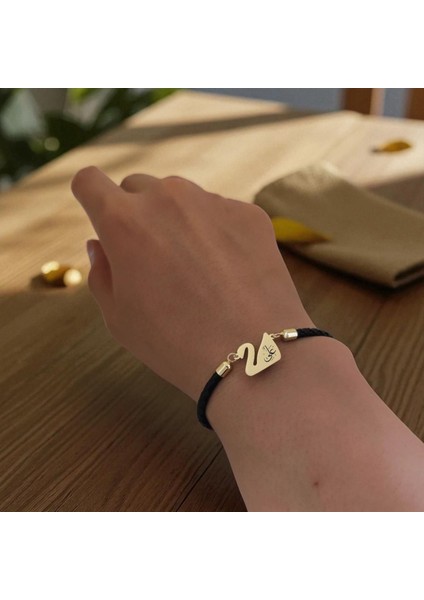 14 Ayar Plakalı Altın Hz Ali Temalı Siyah Derili Kuğu Kuşu Motifli Hediye BILEKLIK-606SEMBOL