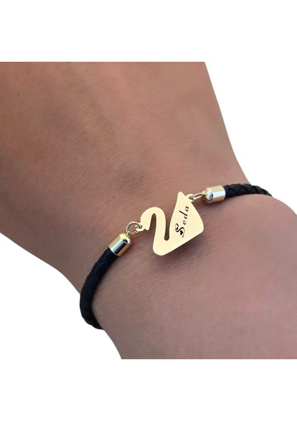 Altın Plakalı 14 Ayar Seda Ismine Özel Doğal Siyah Derili Kuğu Kuşu Motifli Hediye BILEKLIK-606ISIM fırsatları