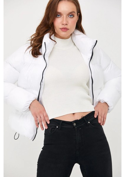 Kadın Beyaz Oversize Şişme Mont 5006