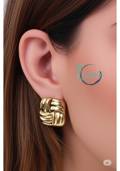 Çelik Gold Renk Işlemeli Kare Plaka Model Kadın Küpe fiyatları