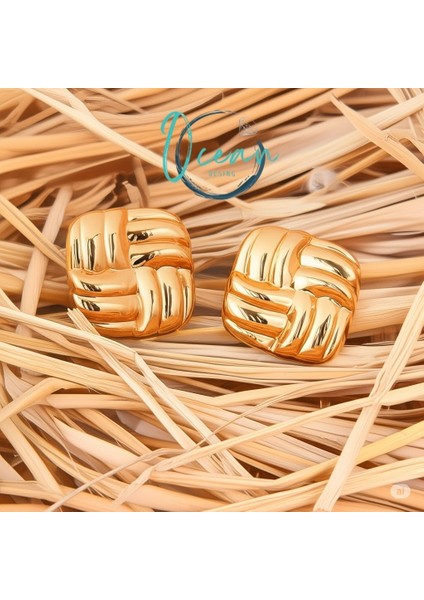 Çelik Gold Renk Işlemeli Kare Plaka Model Kadın Küpe fırsatları