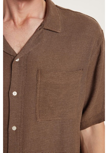 Erkek Relax Fit Apaş Yaka Rustik Kumaş Viskon Pamuk Yandan Açmalı Cep Rahat Kesim Kahverengi Gömlek modelleri