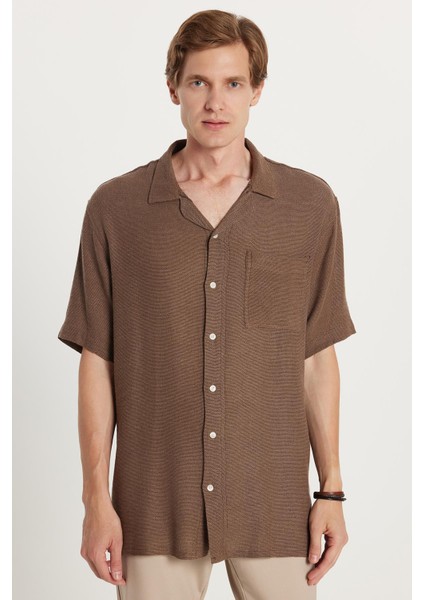 Erkek Relax Fit Apaş Yaka Rustik Kumaş Viskon Pamuk Yandan Açmalı Cep Rahat Kesim Kahverengi Gömlek fırsatları