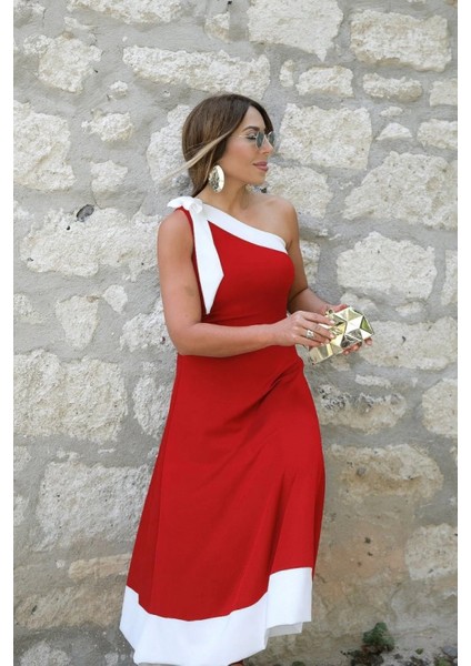 Kadın Tek Omuzu Açık Omuzlardan Kurdela Detaylı Çift Renkli Ithal Krep Elbise