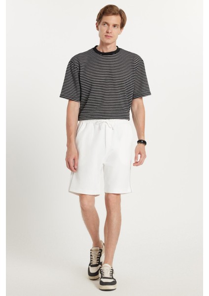 Erkek Regular Fit Klasik Kesim Beli Bağcıklı 3 Cepli Şeritli Beyaz Şort fiyatları
