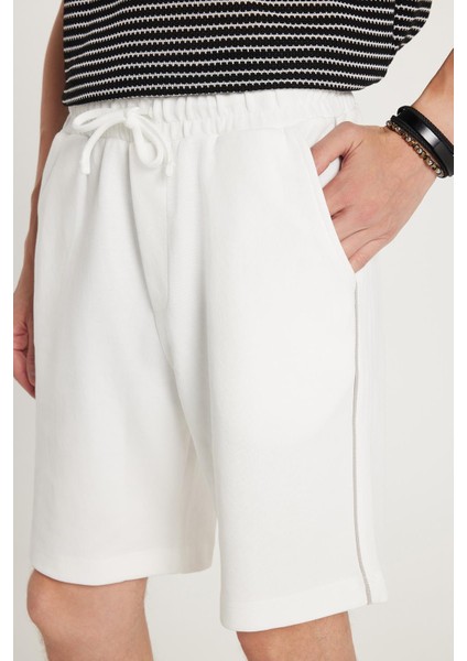 Erkek Regular Fit Klasik Kesim Beli Bağcıklı 3 Cepli Şeritli Beyaz Şort modelleri