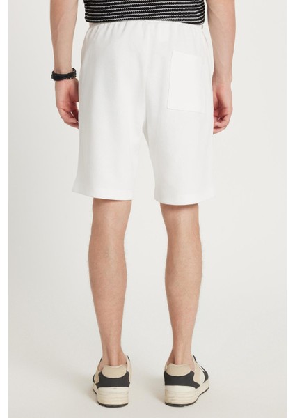 Erkek Regular Fit Klasik Kesim Beli Bağcıklı 3 Cepli Şeritli Beyaz Şort indirimleri