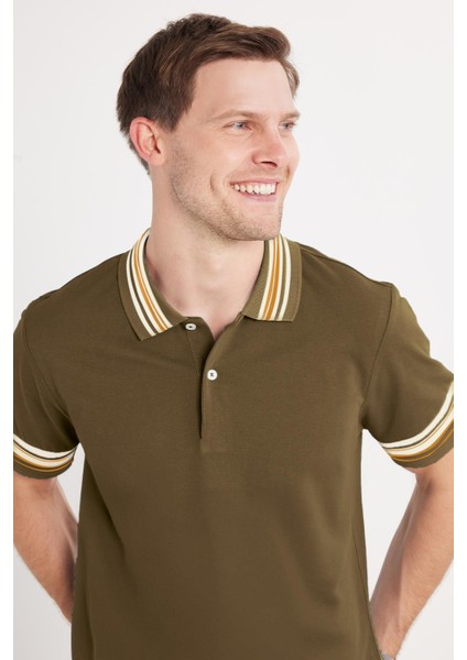 Erkek Slim Fit Dar Kesim %100 Pamuk Düz Pike Yaka ve Kol Detaylı Koyu Haki Polo Yaka Tişört