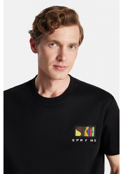 Relax Fit Rahat Kesim Pamuklu Ön ve Arka Baskı ve Nakış Detaylı Bisiklet Yaka Beyaz Siyah Tişört