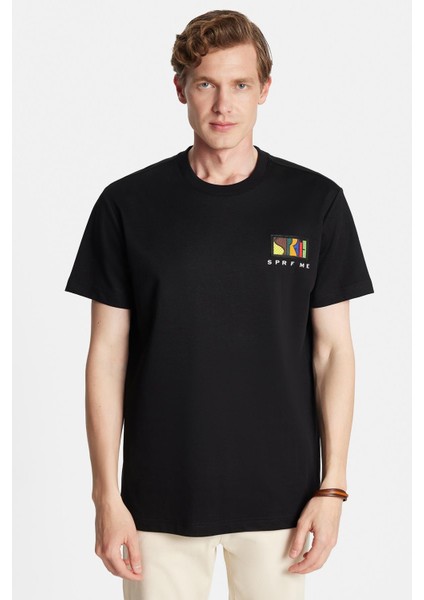 Relax Fit Rahat Kesim Pamuklu Ön ve Arka Baskı ve Nakış Detaylı Bisiklet Yaka Beyaz Siyah Tişört fırsatları