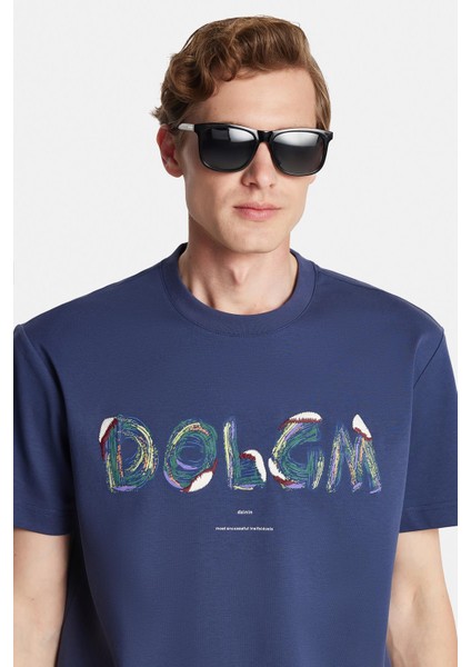 Relax Fit Rahat Kesim Pamuklu Ön Baskı ve Nakış Detaylı Bisiklet Yaka Indigo Erkek Tişört fiyatları