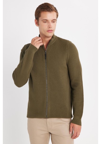 Erkek Standart Fit Normal Kesim Desenli Yarım Balıkçı Yaka Fermuarlı Açık Haki Renk Hırka