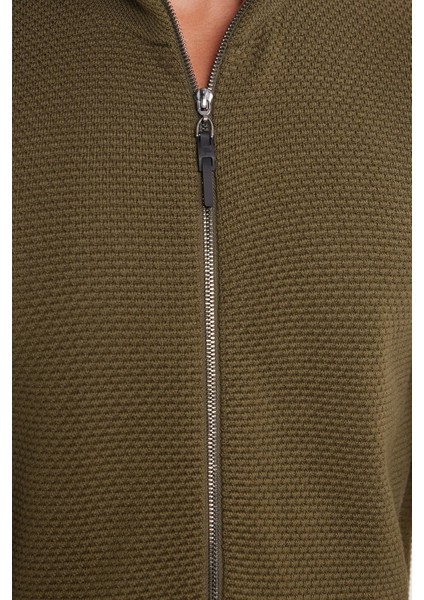 Erkek Standart Fit Normal Kesim Desenli Yarım Balıkçı Yaka Fermuarlı Açık Haki Renk Hırka modelleri