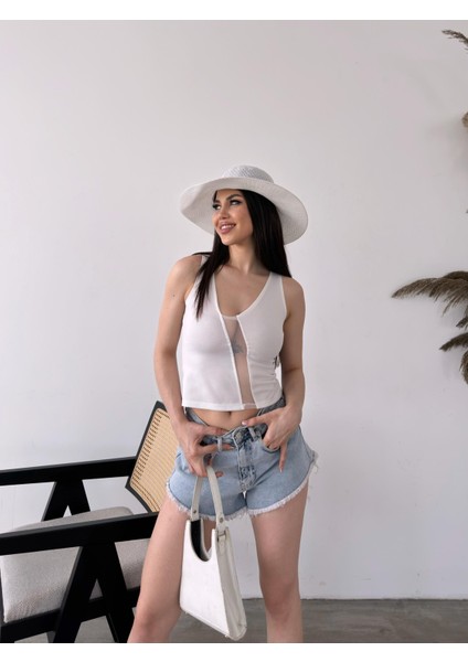 Tül Detaylı Göğüs Dekolteli Kolsuz Bluz modelleri
