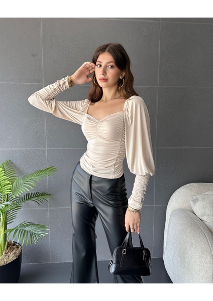 Kalp Yaka Önü ve Manşeti Drapeli Bluz fırsatları