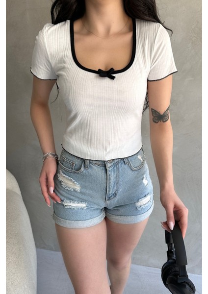 Havuz Yaka Biye Detaylı Crop Bluz fırsatları