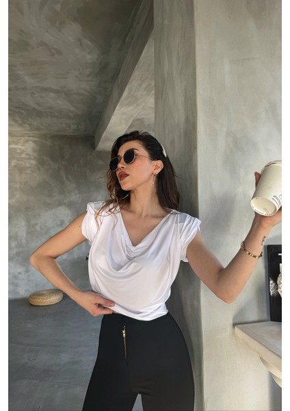 Degaje Yaka Vatkalı Bluz fiyatları