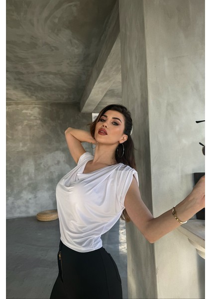Degaje Yaka Vatkalı Bluz indirimleri