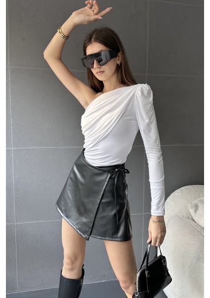 Ip Bağlamalı Deri Şort Etek