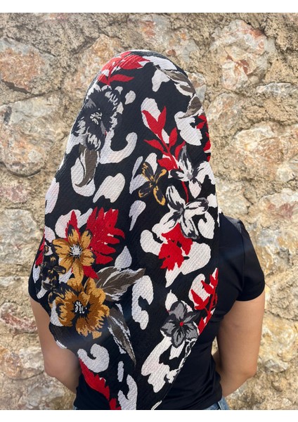 Siyah Zeminli Çiçek Desenli Yazma – Yumuşak Doku & Hafif Kumaş