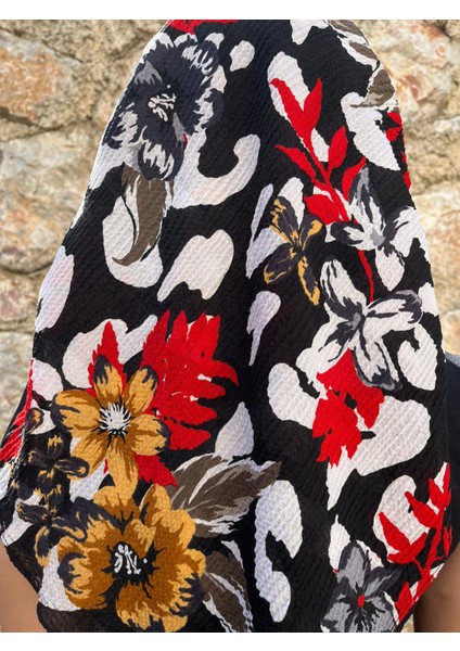 Siyah Zeminli Çiçek Desenli Yazma – Yumuşak Doku & Hafif Kumaş fiyatları