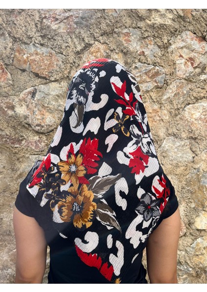Siyah Zeminli Çiçek Desenli Yazma – Yumuşak Doku & Hafif Kumaş modelleri