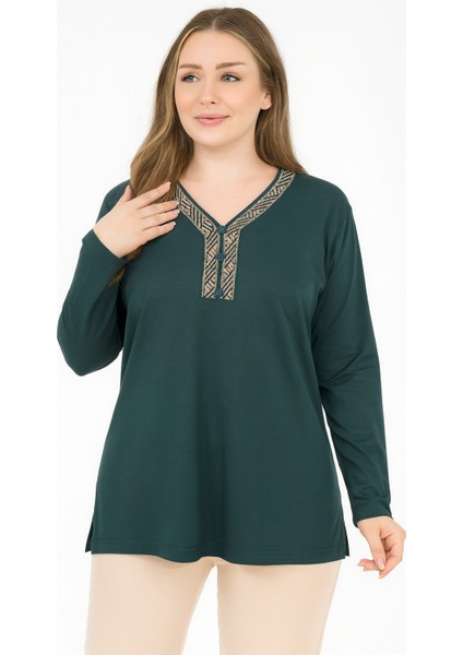 Kadın Orta Yaş ve Üzeri V Yaka Desenli Yırtmaçlı Zümrüt Anne Penye Bluz