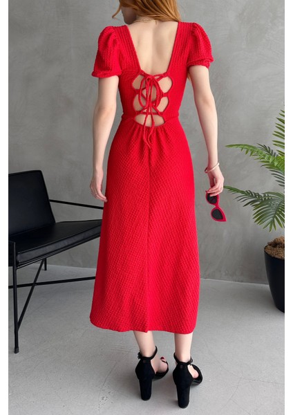 Kare Yaka Sırt Dekolteli Yırtmaç Detaylı Gofre Elbise fiyatları