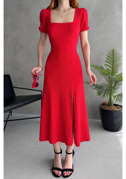 Kare Yaka Sırt Dekolteli Yırtmaç Detaylı Gofre Elbise modelleri