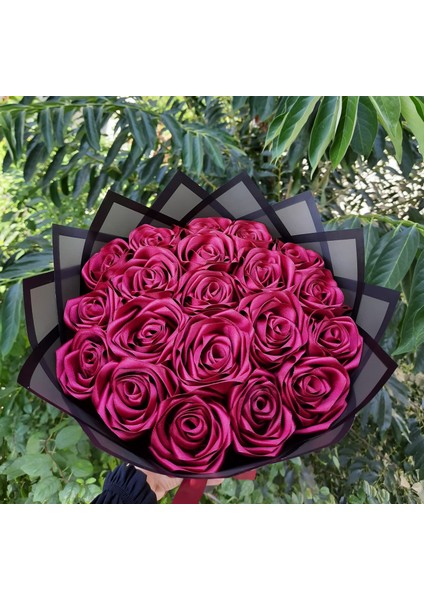 20 Li Solmayan Gül Buketi Bordo Gül Dışı Siyah