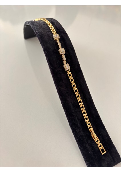 Altın Renk Paslanmaz Çelik Üç Taşlı Bileklik – Zarif ve Dayanıklı fiyatları