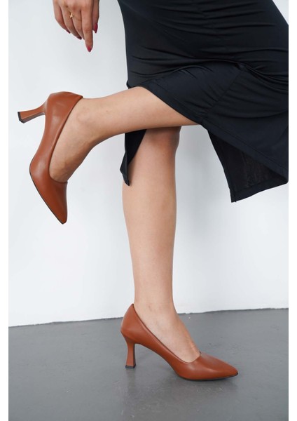 Stiletto 7 cm Göz Alıcı Taba Rengi Vegan Deri Ortapedik Kadın Ayakkabısı fiyatları