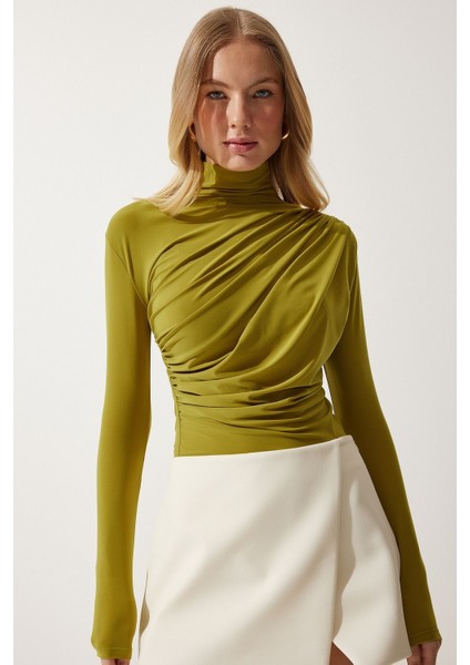 Kadın Büzgü Detaylı Dik Yaka Sandy Bluz