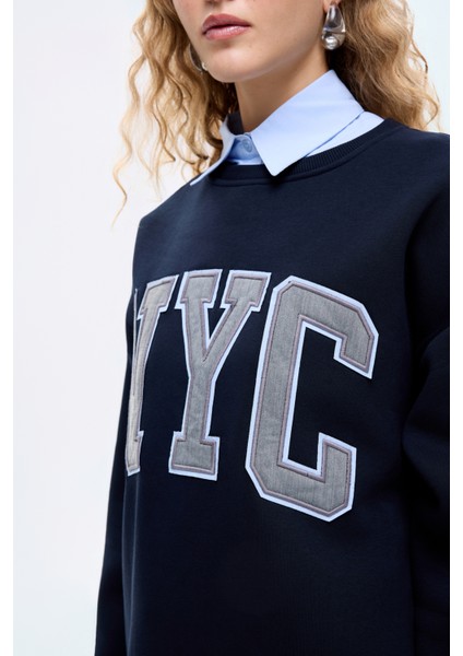 Gömlek Yakalı Nakış Detaylı Oversize Sweatshirt Lacivert fırsatları