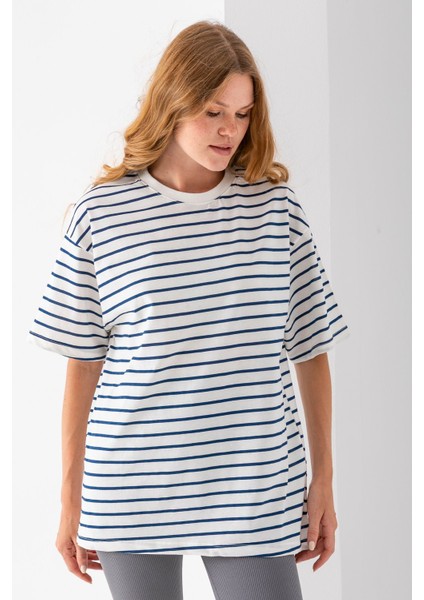 Kadın Bisiklet Yaka Oversize Basic Çizgili T-Shirt Lacivert - 25700