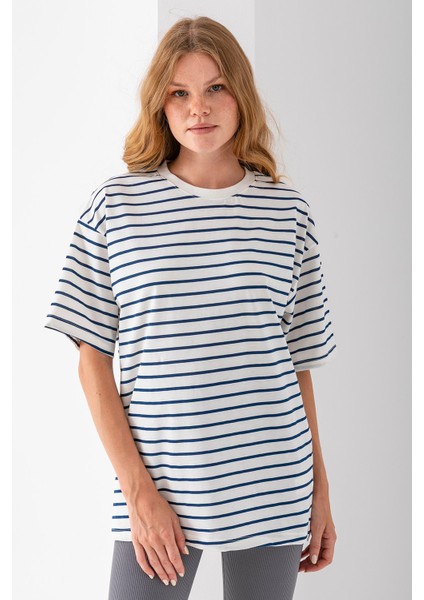 Kadın Bisiklet Yaka Oversize Basic Çizgili T-Shirt Lacivert - 25700 modelleri