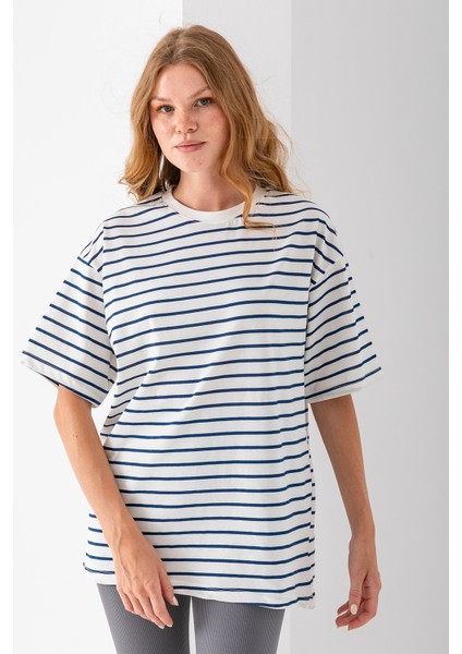 Kadın Bisiklet Yaka Oversize Basic Çizgili T-Shirt Lacivert - 25700