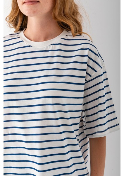 Kadın Bisiklet Yaka Oversize Basic Çizgili T-Shirt Lacivert - 25700