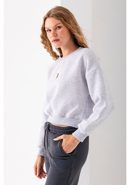 Kadın Bisiklet Yaka Gözlüklü Ayı Nakışlı 3ip Crop Sweatshirt Gri - 2671 modelleri