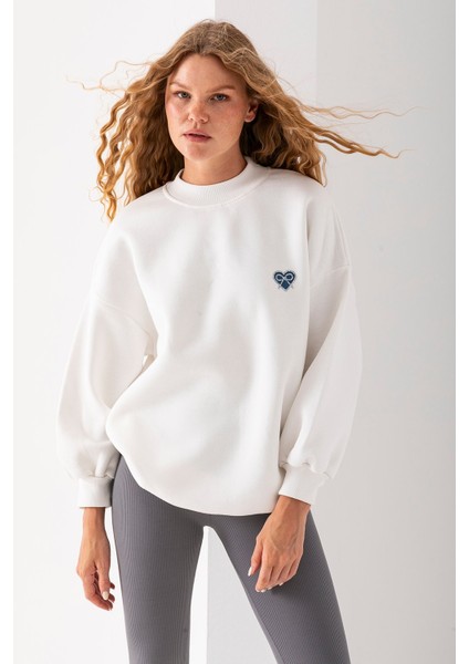 Kadın Bisiklet Yaka Fiyonk Kalp Nakışlı Oversize 3ip Sweatshirt Beyaz - 2629