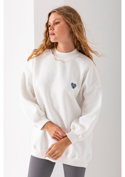 Kadın Bisiklet Yaka Fiyonk Kalp Nakışlı Oversize 3ip Sweatshirt Beyaz - 2629 fiyatları